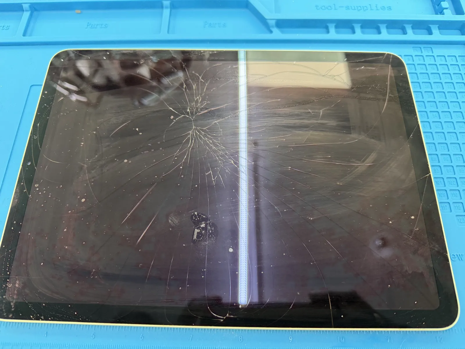 Cracked iPad glass before screen repair